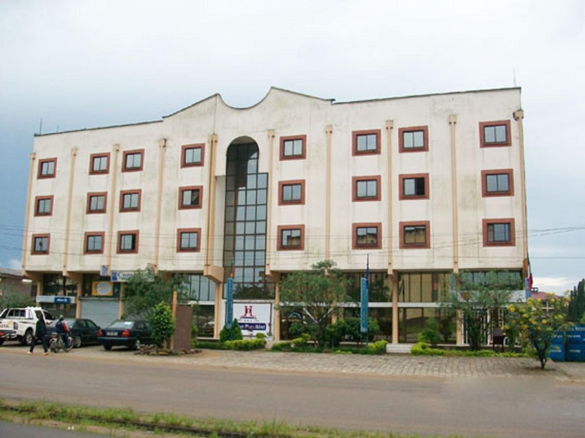 Denver Plaza Hotel Дуала Екстериор снимка